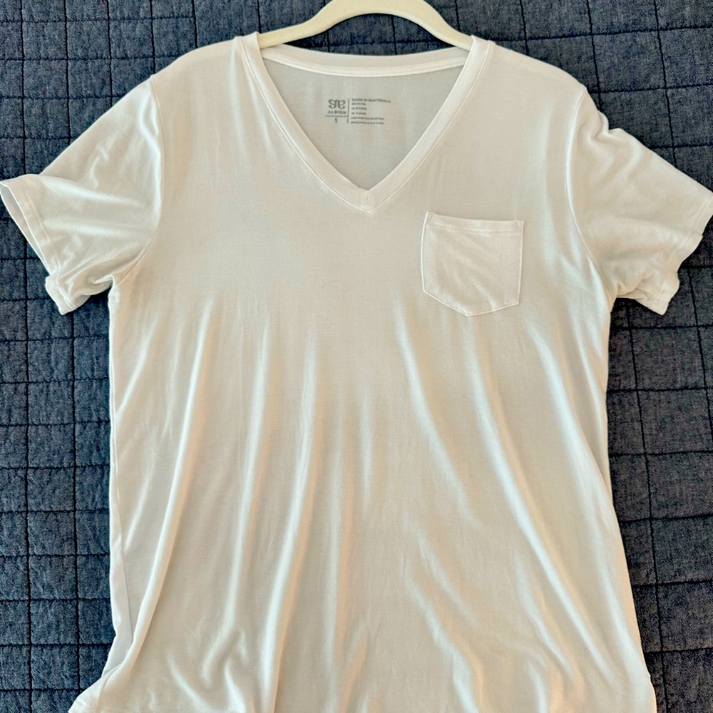 Albion Fit size small v-neck basic white tee